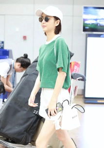 34岁佟丽娅又美了一身白绿搭配成清新少女,网友陈思诚好福气