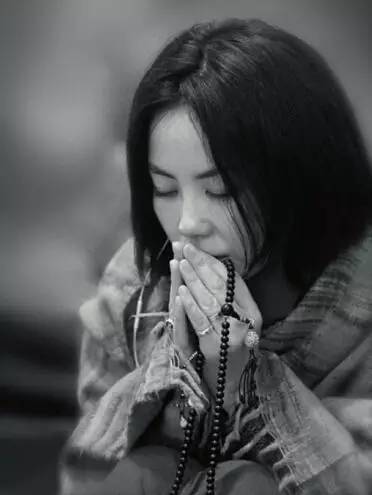 王菲信佛25年,如今女儿窦靖童出家了真相竟然是...