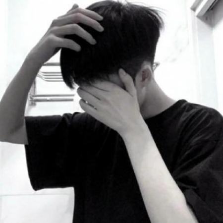 qq头像孤独男动漫
