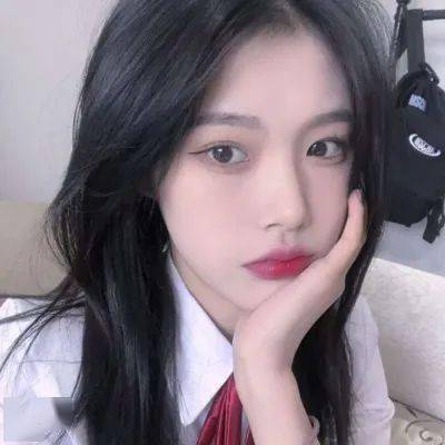 女生头像孤单的城