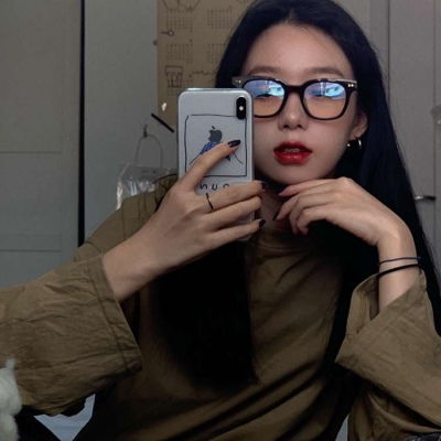 时尚清新头像戴眼镜的女生,喜欢这样的风格请来了