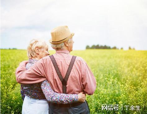 老人搭伙2次,最终明白都想找免费的保姆,没人真心找老伴