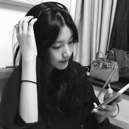 qq头像黑白女生冷酷孤独爱而不得最心酸了吧