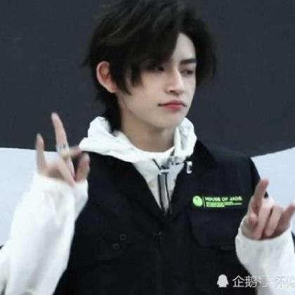 男生头像气质成熟,我看到的是满目的青春