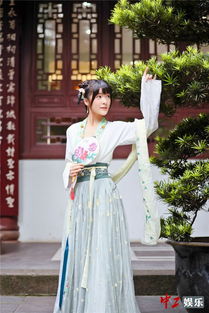 二次元少女徐娇成都之行穿绝美汉服登场
