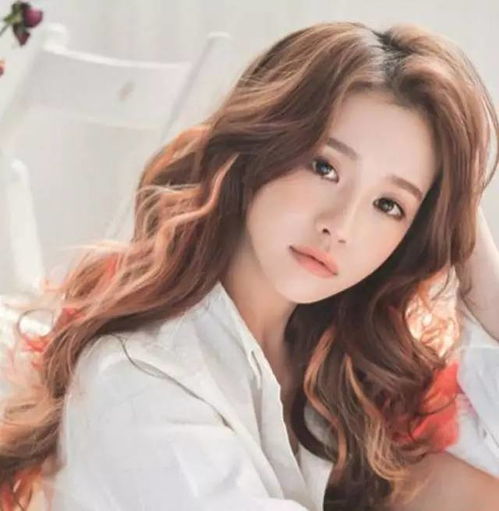 不知道怎么扎头发的女生看过来,一分钟教你学会明星款扎发
