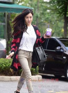 limyoonaandhuangyingxiustreetfilminggirlsarealwaysbeautiful.