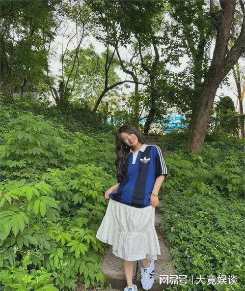 美少女马思纯球衣搭配蛋糕裙德训鞋尽显青春活力元气满满