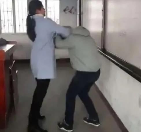 教师管教学生权利从来都有,体罚学生权利从来不应该有