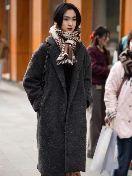 看上海姑娘的街拍就明白,大衣一定要长一点,高级拉风很霸气