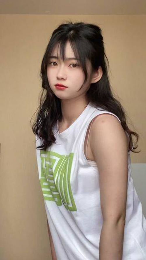 成熟男人玩不过幼稚弟弟管不住同龄男的没兴趣00后甜系女孩扭一扭