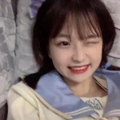 女生睡觉头发都咋放编起来的是淑女,大部分人活成了女汉子
