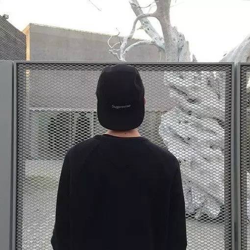 男生自拍的这8种非凡姿势,让你帅气称霸朋友圈