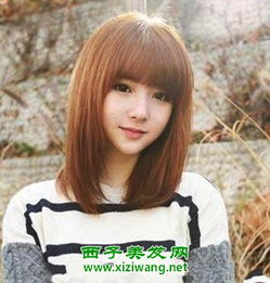 适合20岁女生好看的披肩直发发型