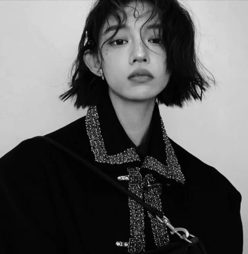 暗系女头像漂亮的话我不会说但漂亮的我正在说话