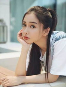 杨颖在机场青春亮相,一身穿搭十万上下,网友有钱人的生活真好