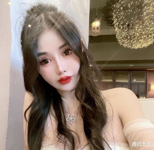 15岁少女周楚娜,花400万整容成真人芭比,却在舞台显出原型
