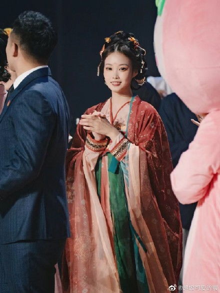 人美声音美上戏00后女生京剧戏腔唱古风走红回应一定会坚持