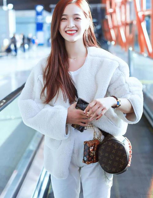 吴宣仪机场如秀场,尽显仙女气质