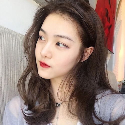 干敏肌女生的护肤大法,每天坚持做5件事,皮肤白里透红