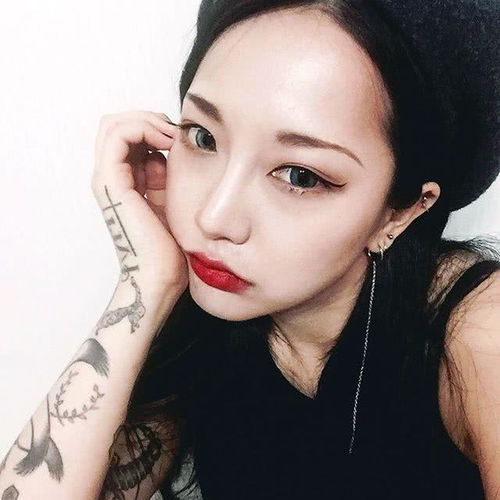 西安2名女孩同时表白同一位男生,因情敌见面,气得双双倒地抽搐