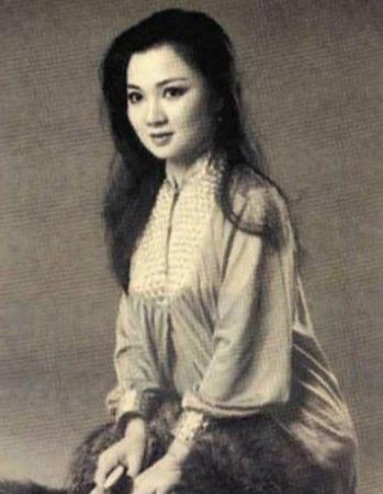 1997年,42岁白冰冰惨遭丧女之痛,时隔23年发文悼念反遭网友恶评