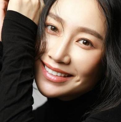 惜败何洁无缘全国赛,丧女又离婚,超女冯家妹到底有多不走运