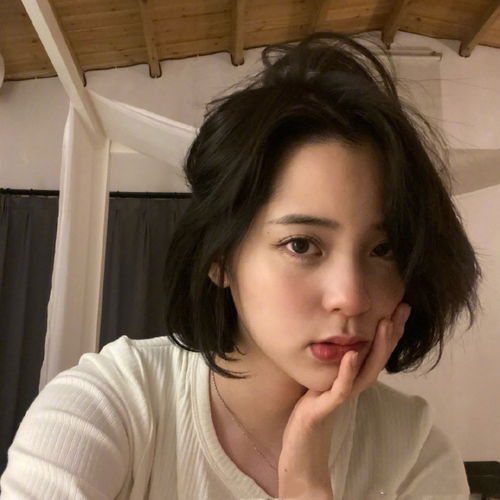 欧阳娜娜短发被评叛逆少女网友又甜又飒组合穿搭真香