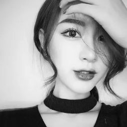 个性头像女黑白动作女生