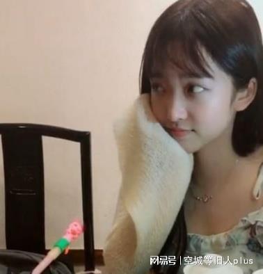 奔现见网恋女友,见到的那一刻,网友你可能是全网运气最好的
