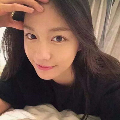 黑白头像女生冷酷霸气一组全是身穿黑衣服的好看头像