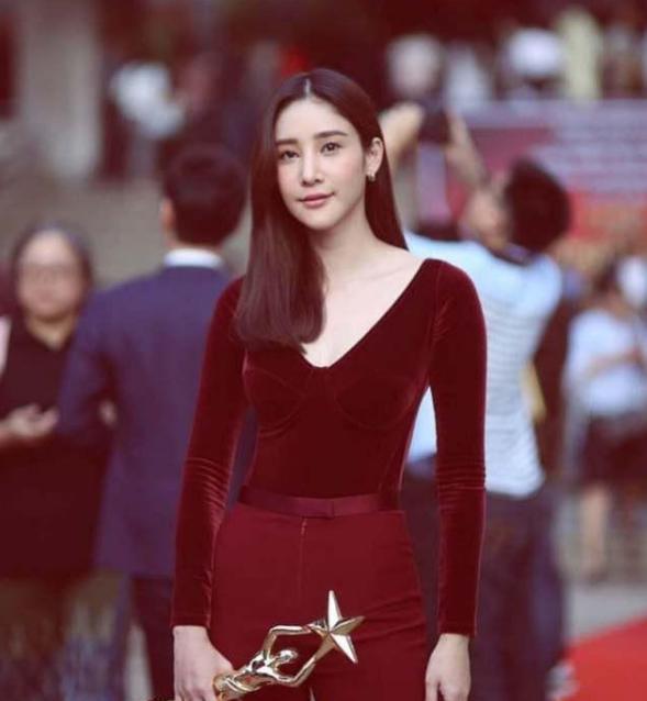 37岁泰国女星与朋友搭船出游坠河身亡,消失4天后经纪人现身