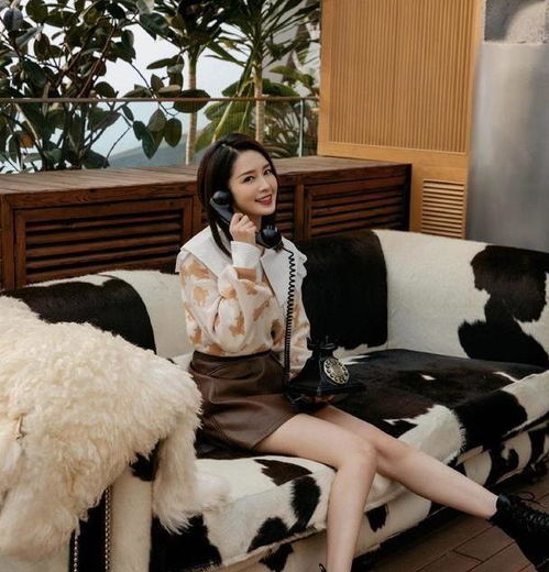 李沁私服好清新,红唇连衣裙尽显邻家少女感,不愧是气质女神
