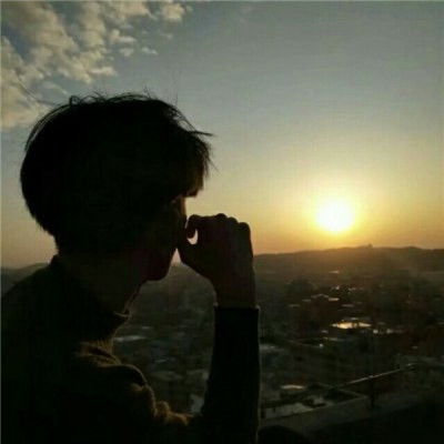 男生伤感侧颜头像喜欢有情调的男生呆呆的