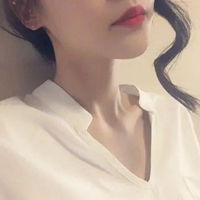 戴锁骨链的女生qq头像