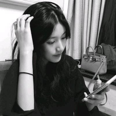 微信头像女生霸气黑白照片世间险恶我想躲进你怀里
