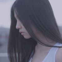 黑白孤傲高冷女生头像侧脸长发微信头像图片大全