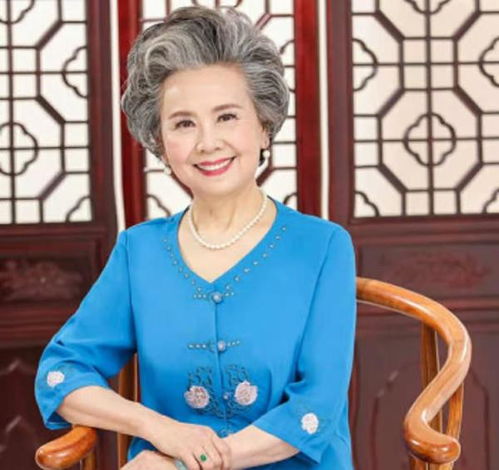 夕阳西下,转眼就成了单身的老年女人,再婚还是独居