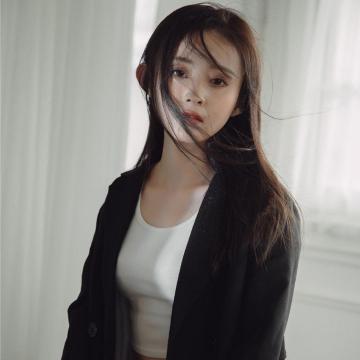 2021高级感气质美女头像