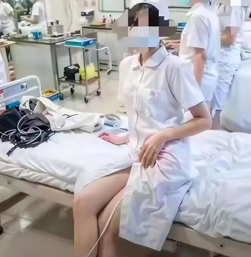 医院俩主任为抢护士互殴后,涉事护士私照被扒,我理解他们了