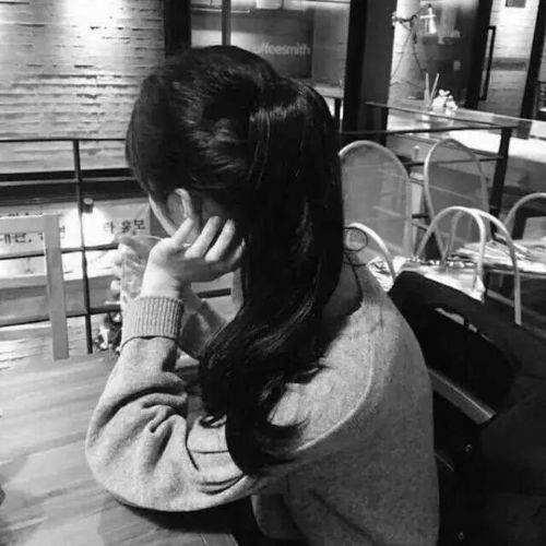 女生高冷黑白孤独头像头像图片