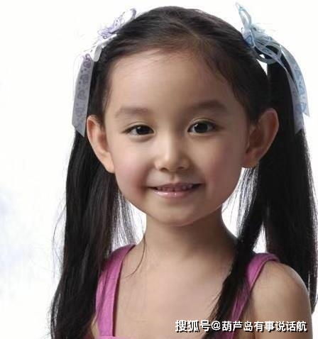 赵露思够漂亮了,看到她的学生照,原来她小时候就如此惊艳了
