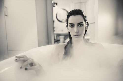 性感唯美摄影师拍浴缸中的美女