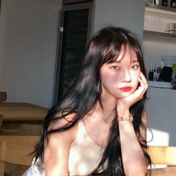 红唇女生高冷头像2021最火爆,女生头像图片