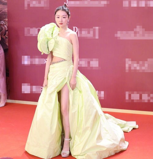 红毯生图曝出女星真实颜值周冬雨不再清纯,3位95花赢在年龄