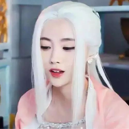 同样是白发女神,鞠婧祎仙气,宋茜惊艳,看到迪丽热巴血压飙升造型