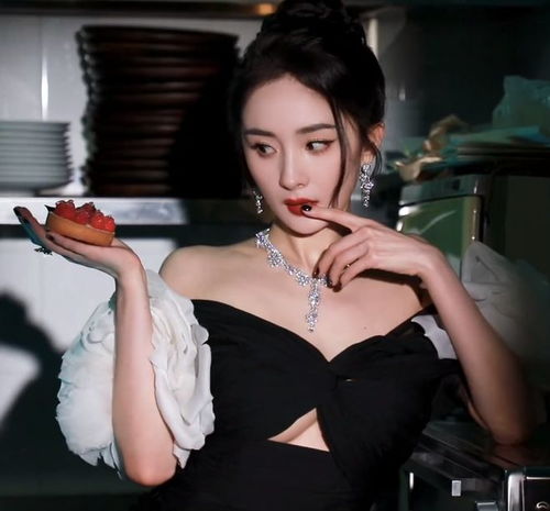 微博之夜女星突破自我个个很敢穿,不再一味保守,脸上写满野心