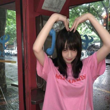 红色女生头像,穿红上衣的美女头像标准美女