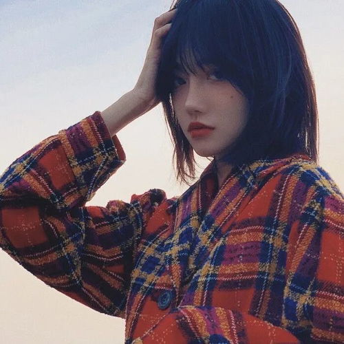 女头货架堆着岁日和夕阳