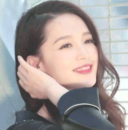 古装美女李沁原来还走过日系风,棕色头发搭彩色眼影还挺好看